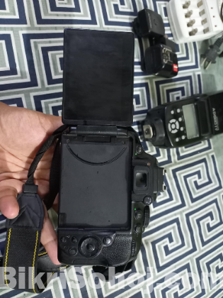 Nikon D5300 with 50mm lense + Flash Kit and Bag